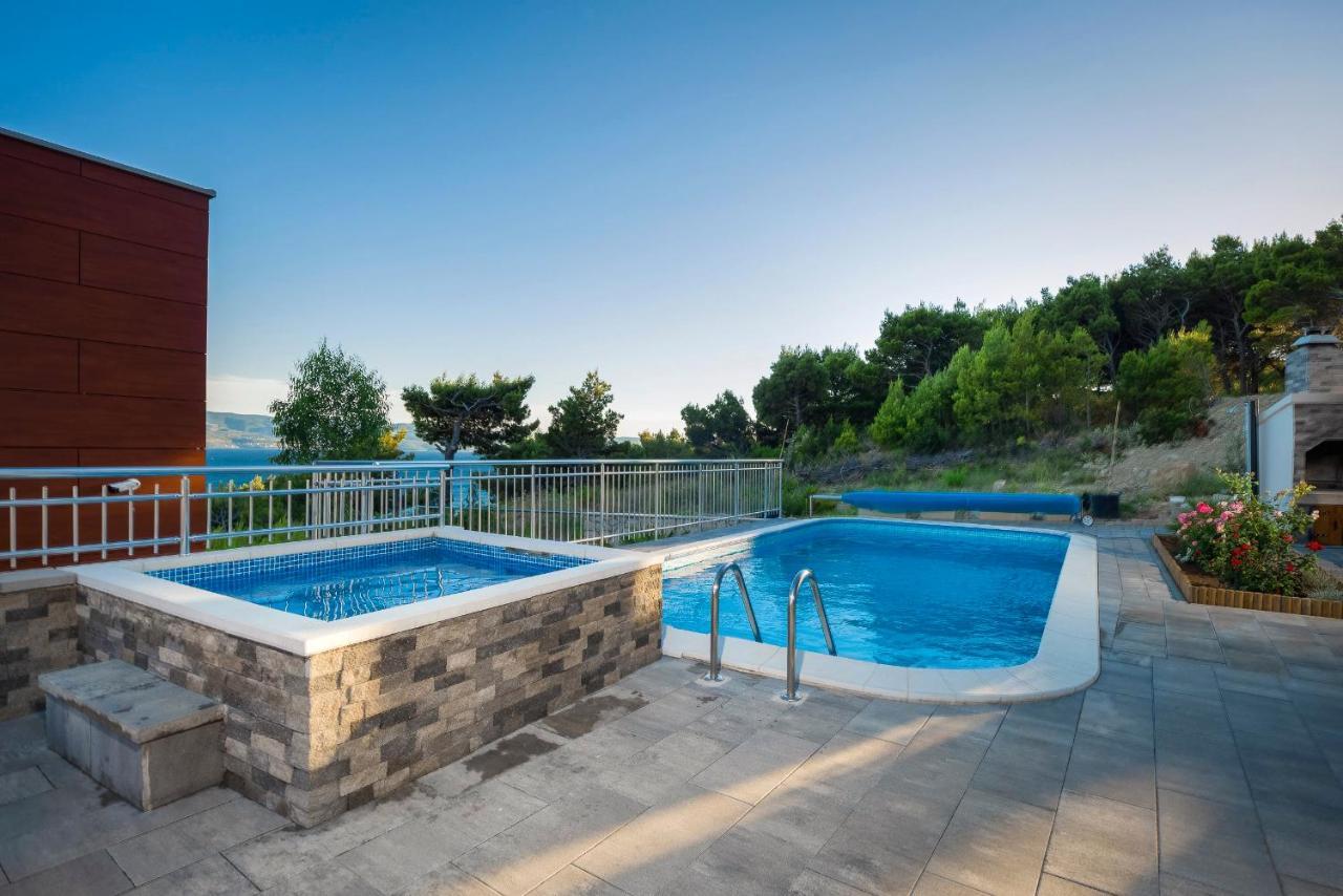 Villa Sara With Sea View And Private Heated Pool 오미스 외부 사진