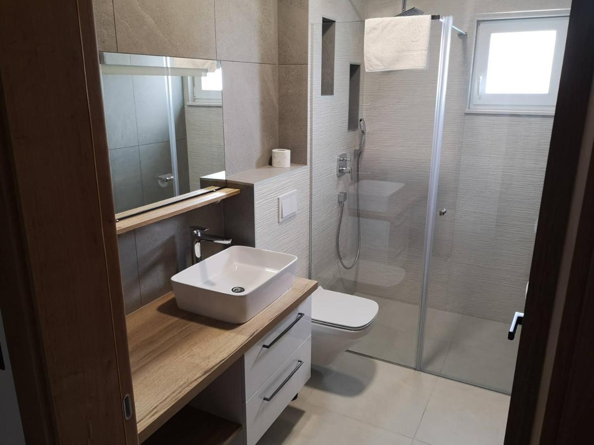 Villa Sara With Sea View And Private Heated Pool 오미스 외부 사진