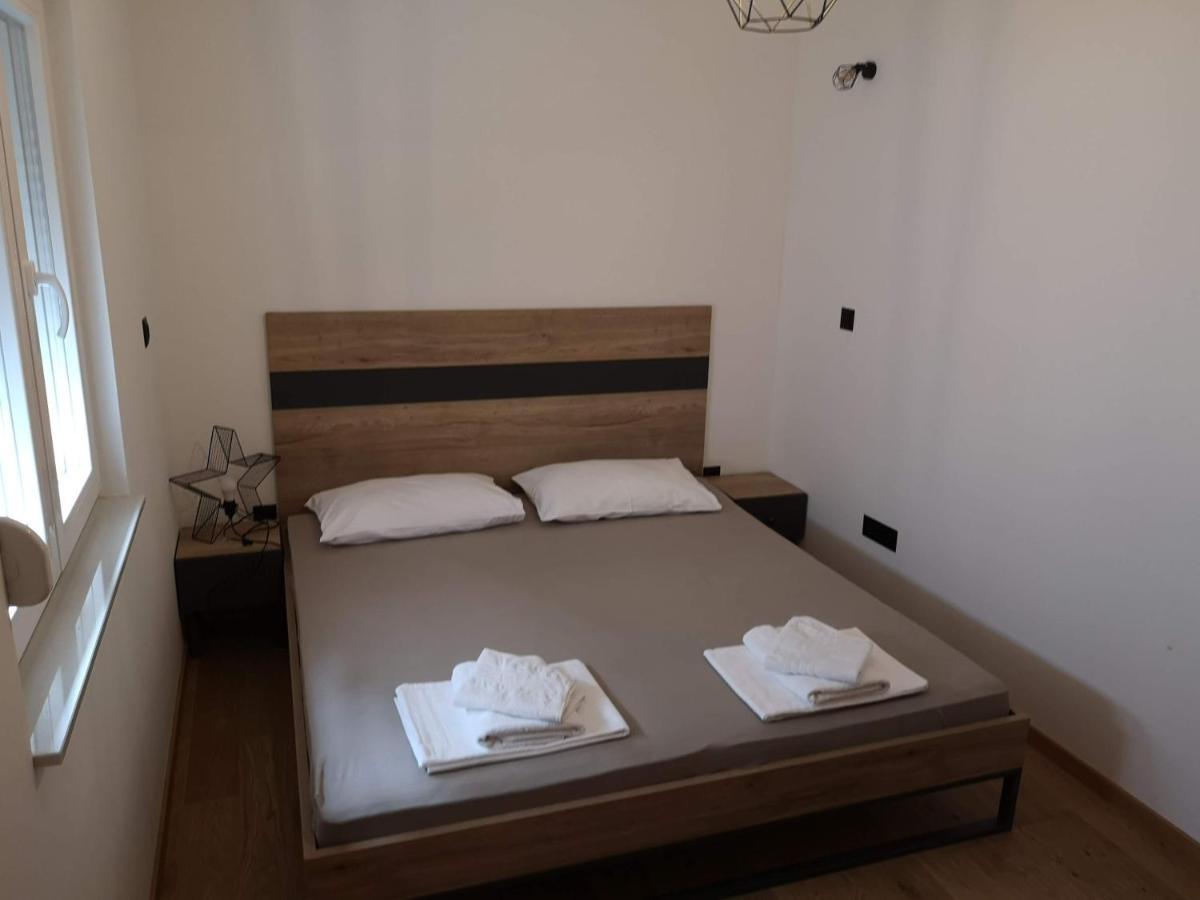 Villa Sara With Sea View And Private Heated Pool 오미스 외부 사진