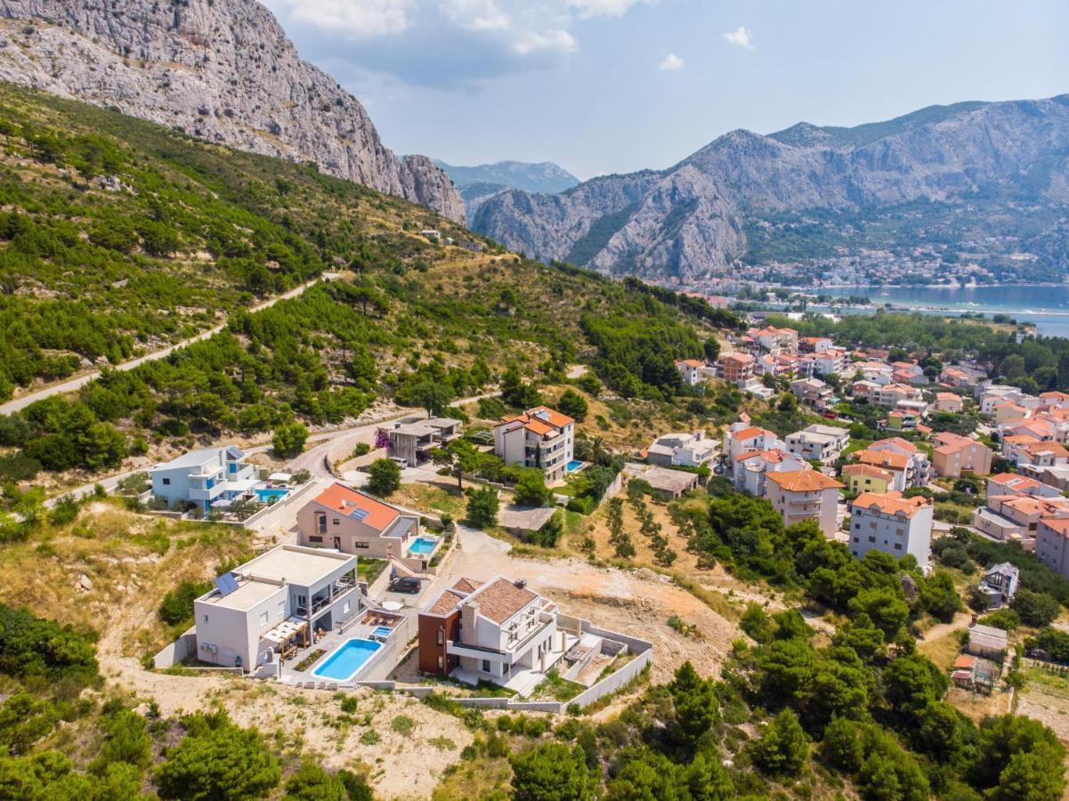 Villa Sara With Sea View And Private Heated Pool 오미스 외부 사진