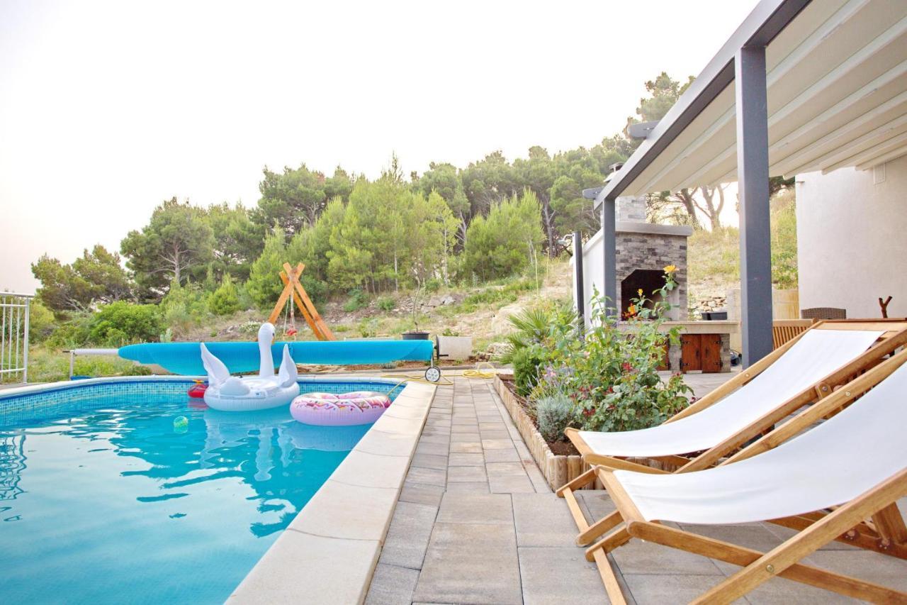 Villa Sara With Sea View And Private Heated Pool 오미스 외부 사진