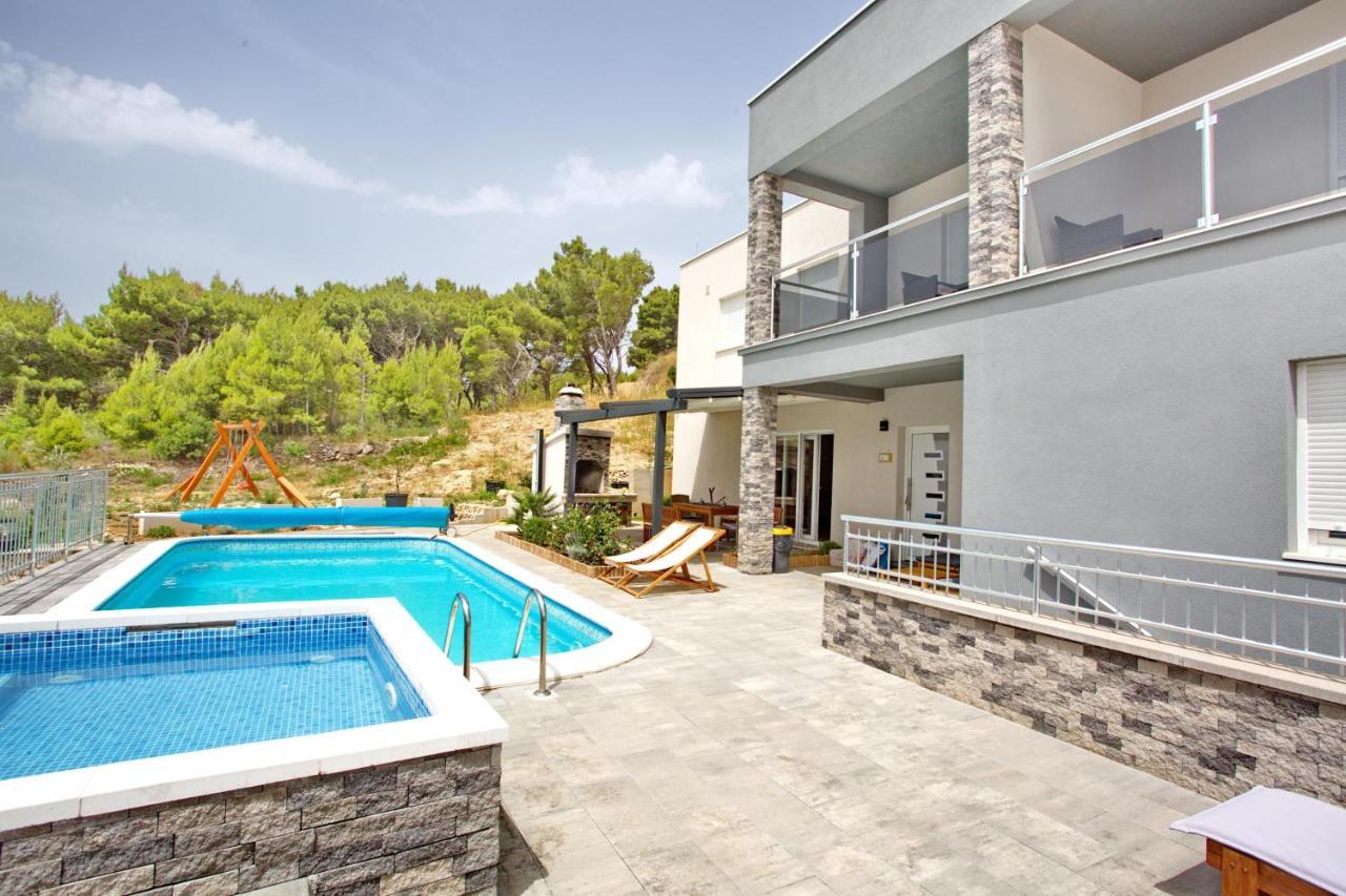Villa Sara With Sea View And Private Heated Pool 오미스 외부 사진