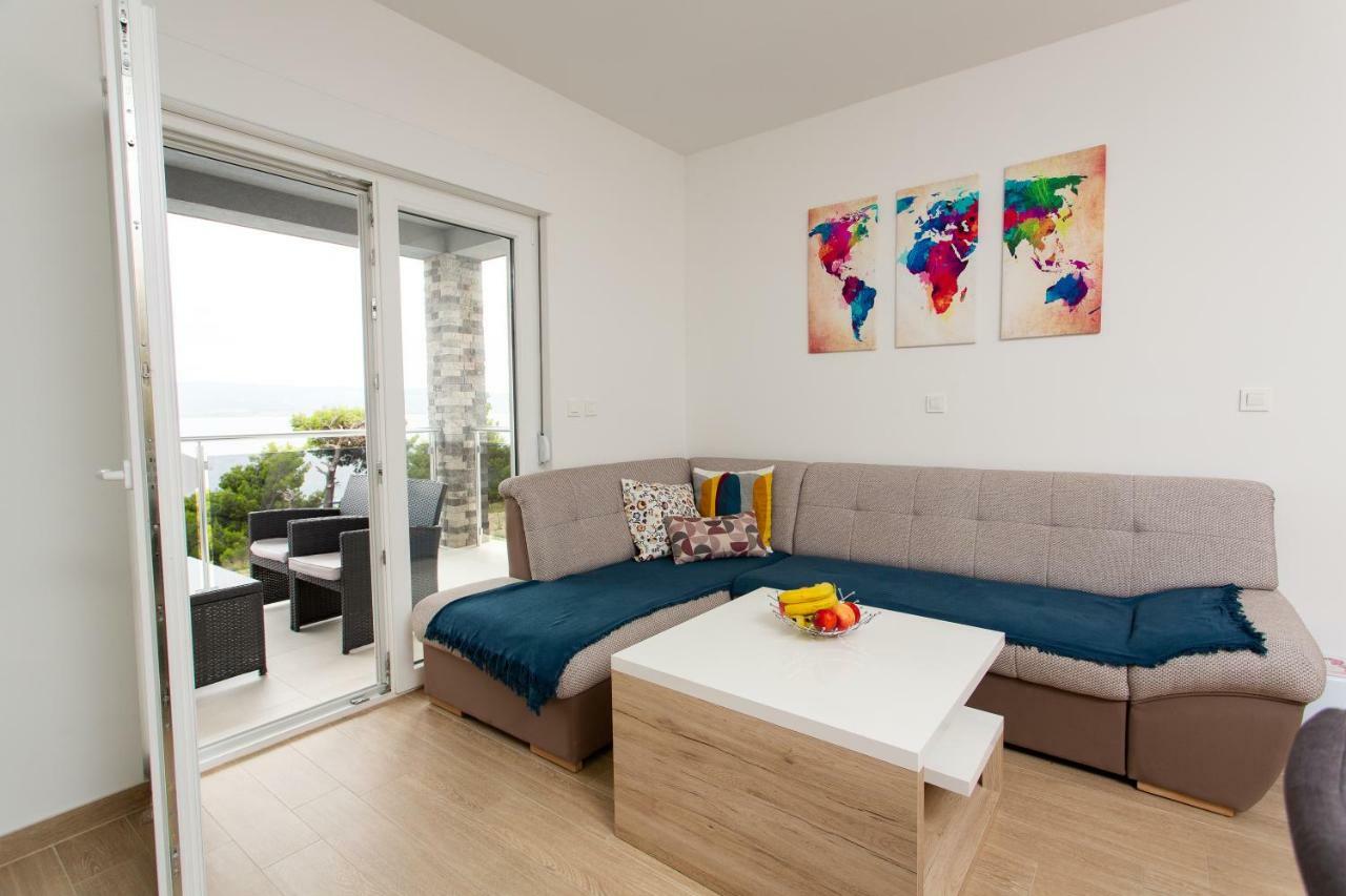 Villa Sara With Sea View And Private Heated Pool 오미스 외부 사진