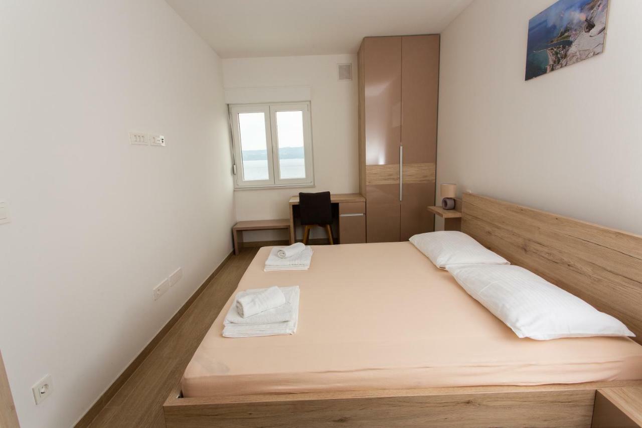 Villa Sara With Sea View And Private Heated Pool 오미스 외부 사진