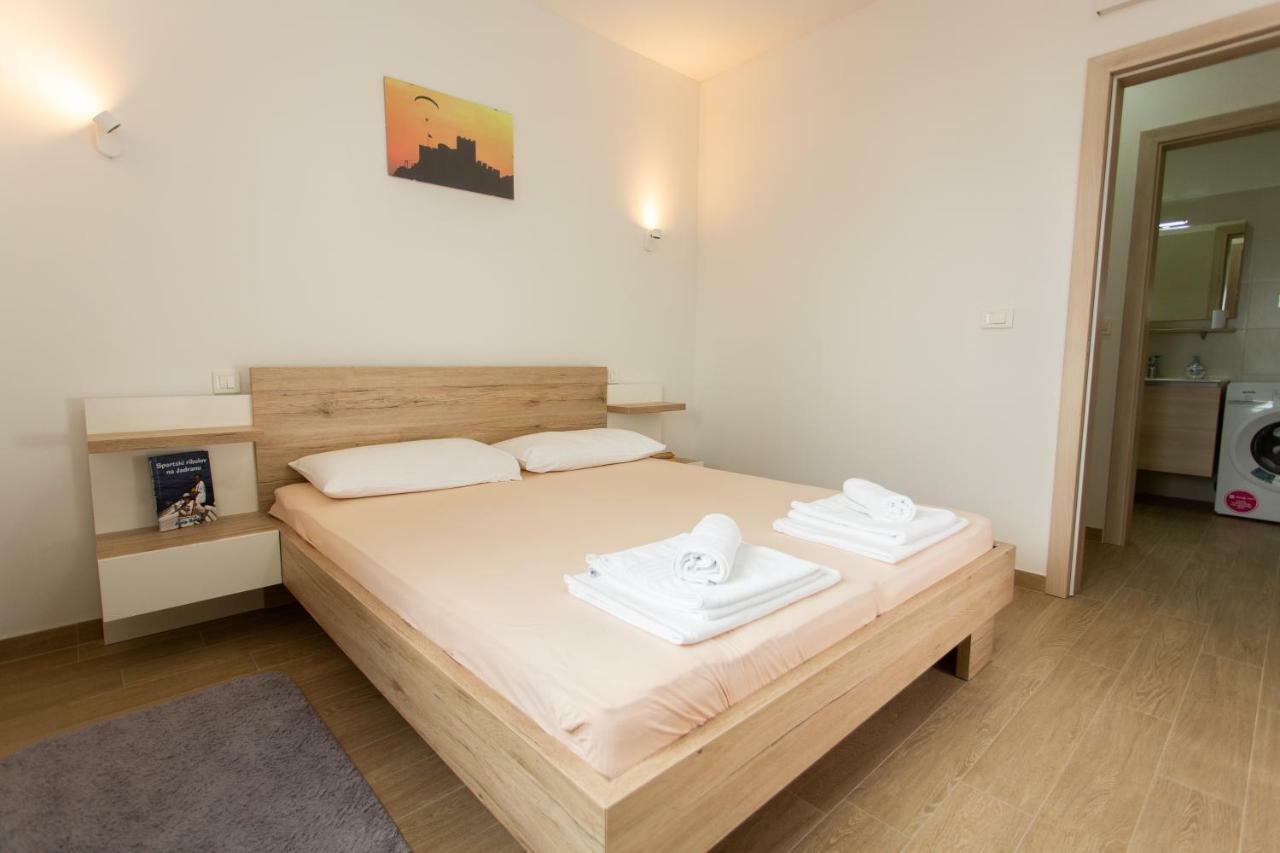 Villa Sara With Sea View And Private Heated Pool 오미스 외부 사진