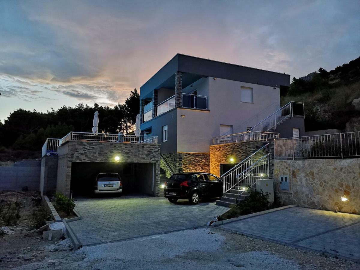 Villa Sara With Sea View And Private Heated Pool 오미스 외부 사진