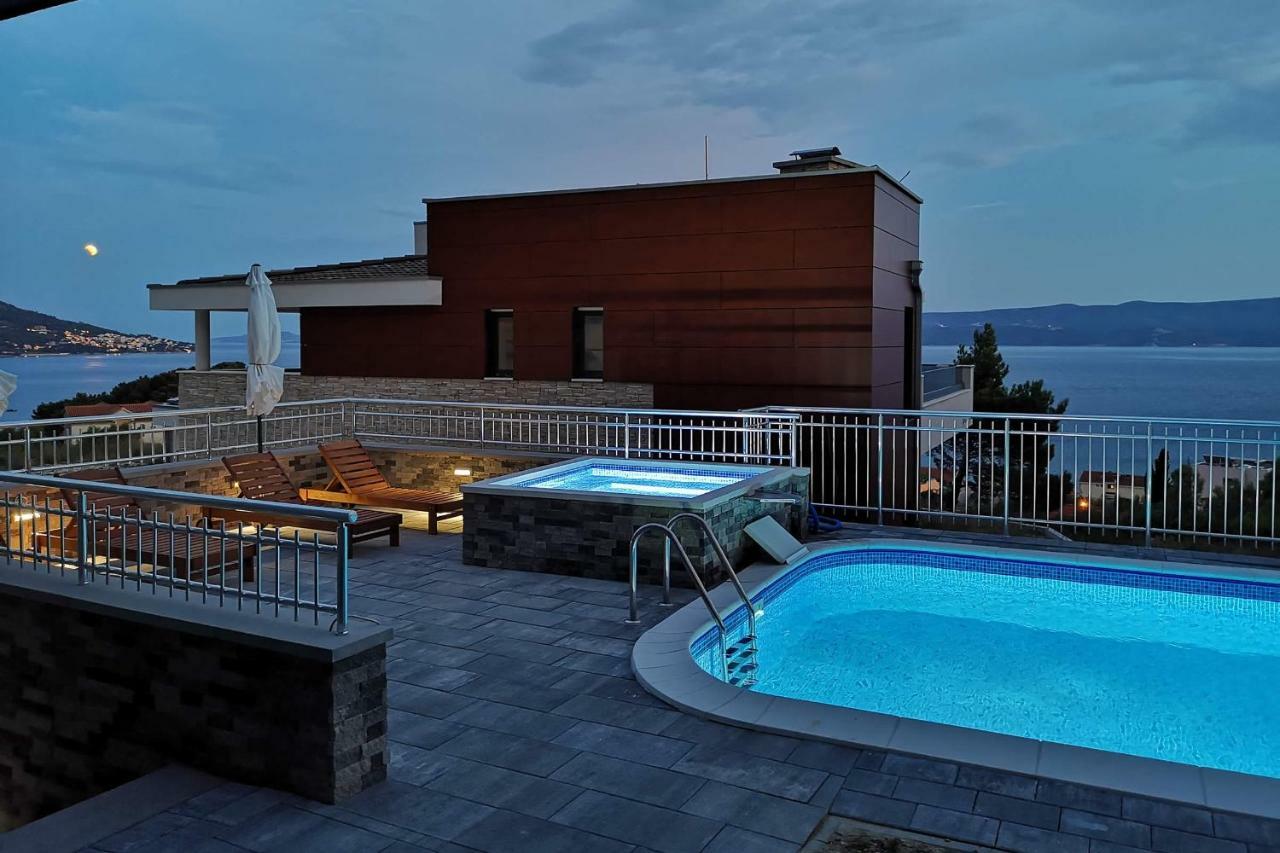 Villa Sara With Sea View And Private Heated Pool 오미스 외부 사진
