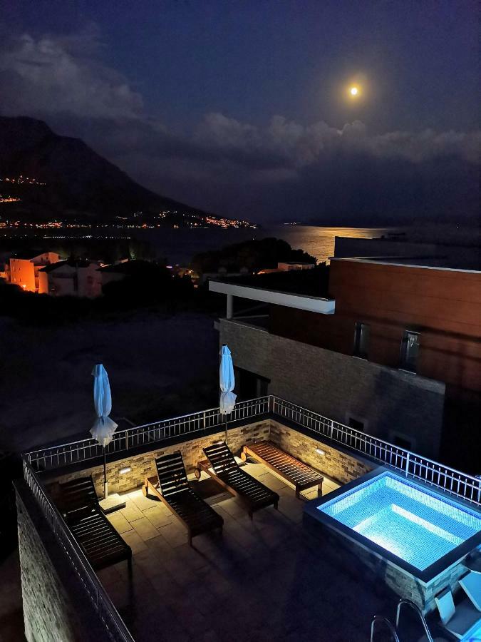 Villa Sara With Sea View And Private Heated Pool 오미스 외부 사진